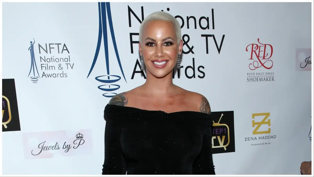 Amber rose wears her maga gear