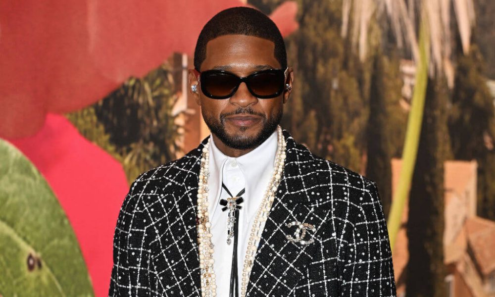 US singer Usher Raymond IV aka Usher poses during a photocall prior to the Chanel show as part of the Paris Fashion Week Womenswear Spring/Summer 2024 at the Grand Palais Ephemere in Paris on October 3, 2023. (Photo by Bertrand GUAY / AFP) (Photo by BERTRAND GUAY/AFP via Getty Images)