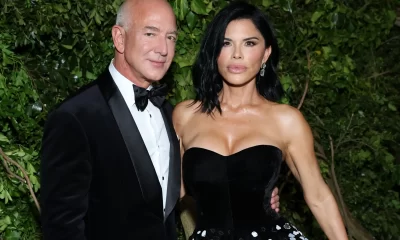 NEW YORK, NEW YORK - MAY 06: (L-R) Jeff Bezos and Lauren Sánchez attend The 2024 Met Gala Celebrating