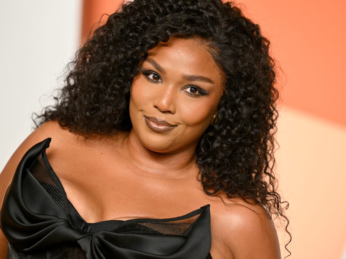 Lizzo sets the scene to his return of the album from